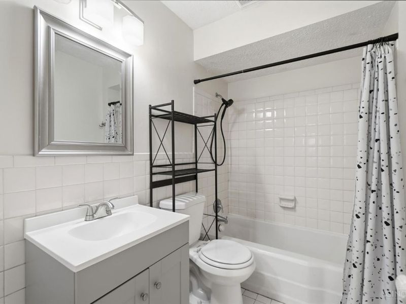 2105 W Clifton Avenue, Cincinnati, OH 45219 Photo 21
