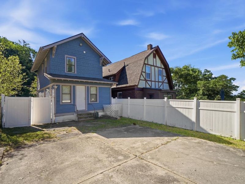 2105 W Clifton Avenue, Cincinnati, OH 45219 Photo 30