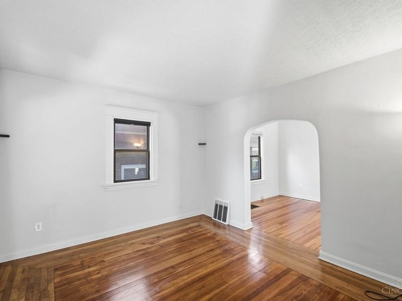2105 W Clifton Avenue, Cincinnati, OH 45219 Photo 5
