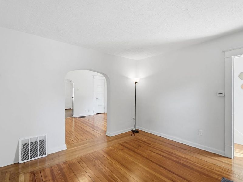 2105 W Clifton Avenue, Cincinnati, OH 45219 Photo 6