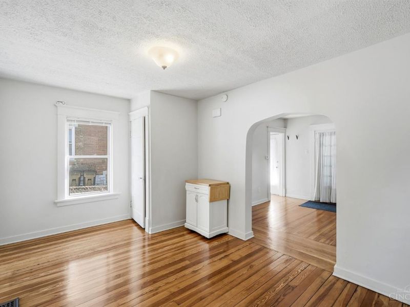 2105 W Clifton Avenue, Cincinnati, OH 45219 Photo 8