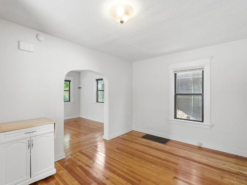 2105 W Clifton Avenue, Cincinnati, OH 45219 Photo 9