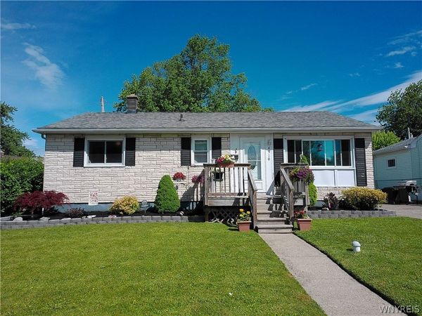 4910 Kennison Parkway , Hamburg, NY 14075