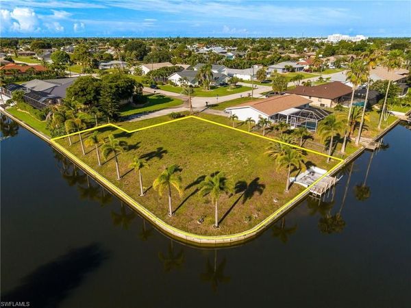 1939 SE 5th TER , CAPE CORAL, FL 33990