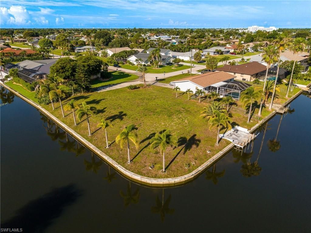 1939 SE 5th Ter , Cape Coral, FL 33990 Photo