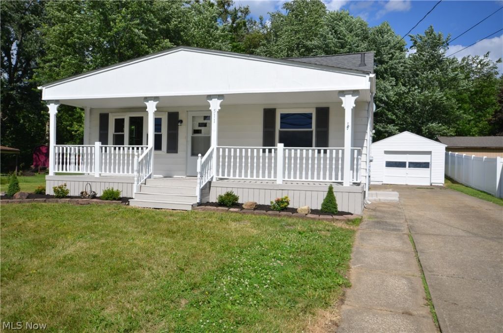 511 Ewart Road, Akron, OH 44312 Main Photo