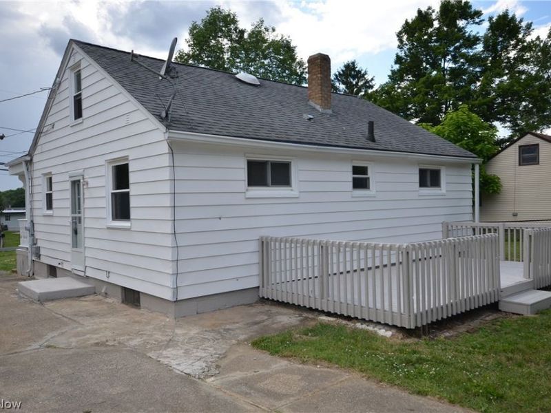 511 Ewart Road, Akron, OH 44312 Photo 4