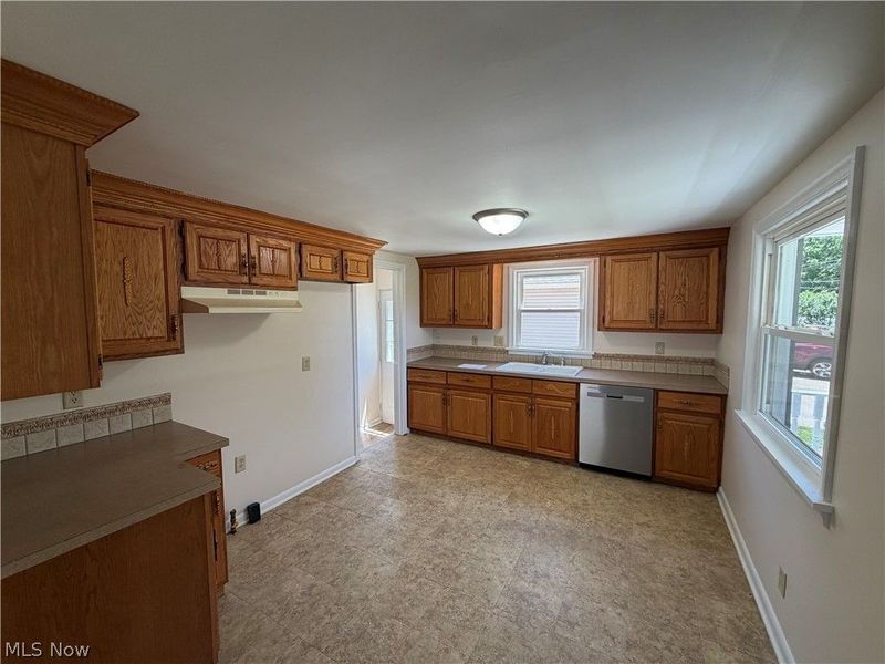 511 Ewart Road, Akron, OH 44312 Photo 8