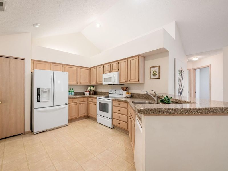 5606 Meadowood Lane, Westerville, OH 43082 Photo 13