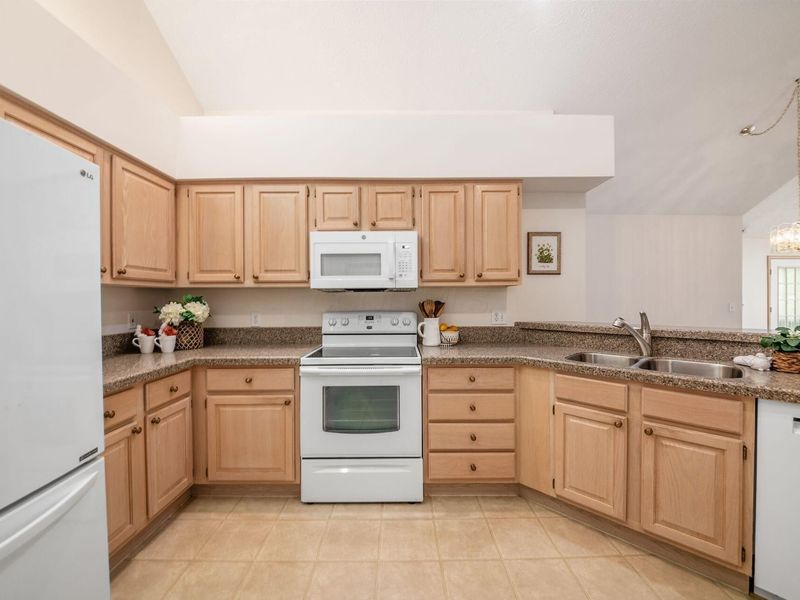 5606 Meadowood Lane, Westerville, OH 43082 Photo 14