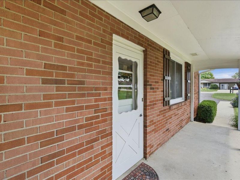 325 E High Street, London, OH 43140 Photo 7