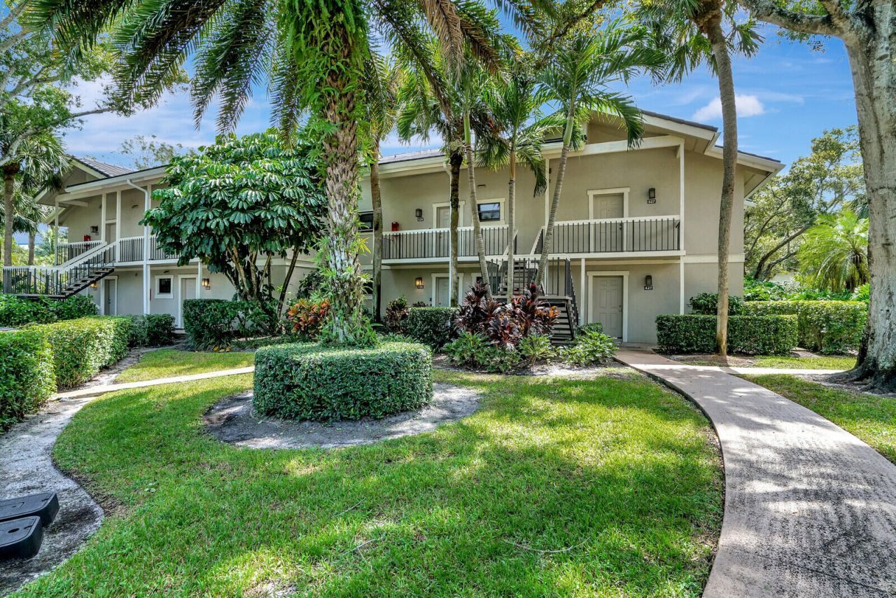 11863 Wimbledon Circle, Unit 424, Wellington, FL 33414 Photo
