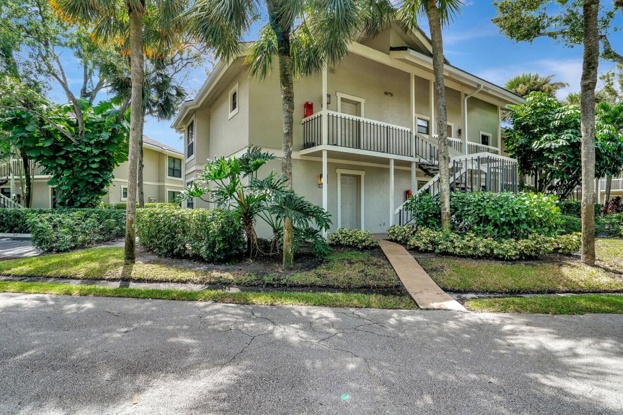 11863 Wimbledon Circle, Unit 424, Wellington, FL 33414 Photo