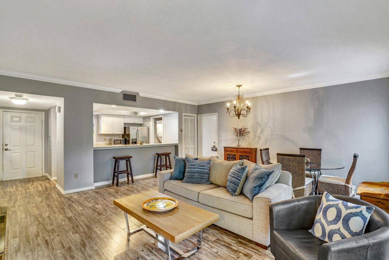 11863 Wimbledon Circle, Unit 424, Wellington, FL 33414 Photo
