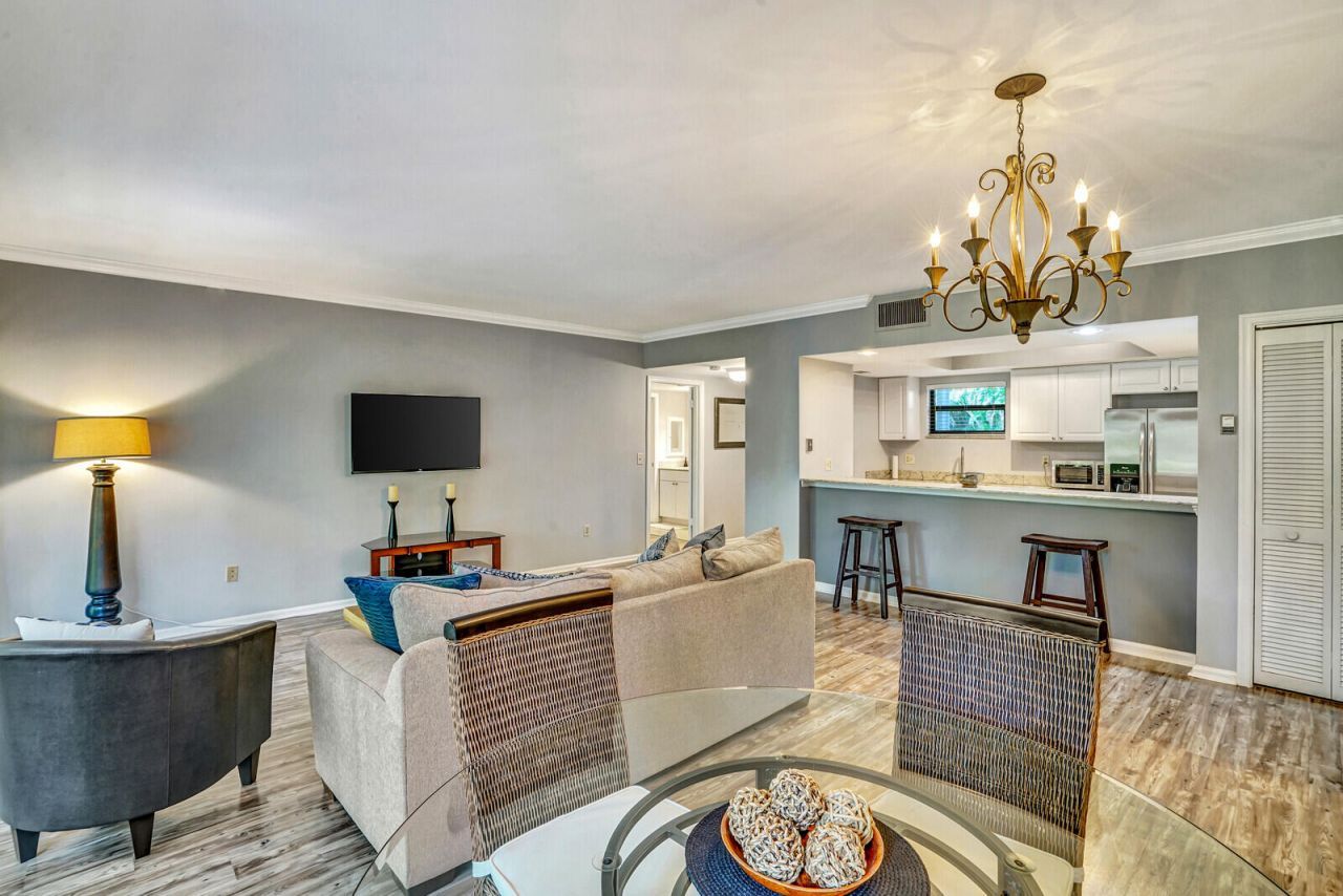11863 Wimbledon Circle, Unit 424, Wellington, FL 33414 Photo