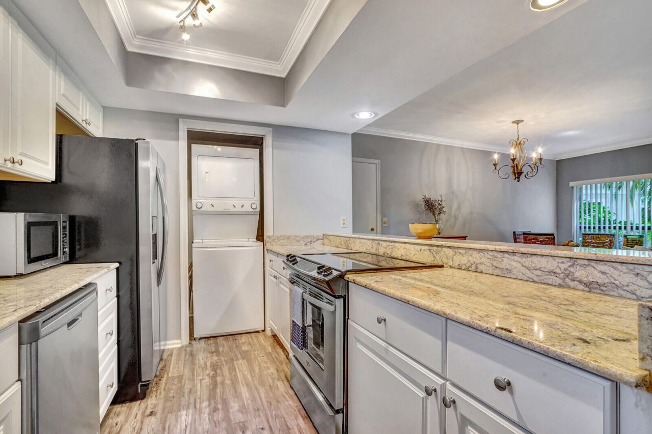 11863 Wimbledon Circle, Unit 424, Wellington, FL 33414 Photo