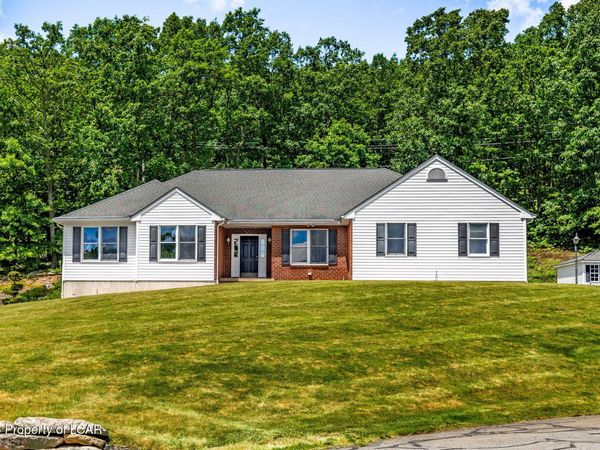 14 Autumn Fern Court, Drums, PA 18222