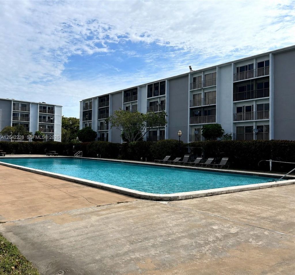 8560 N Sherman Cir , Unit 302, Miramar, FL 33025 Photo