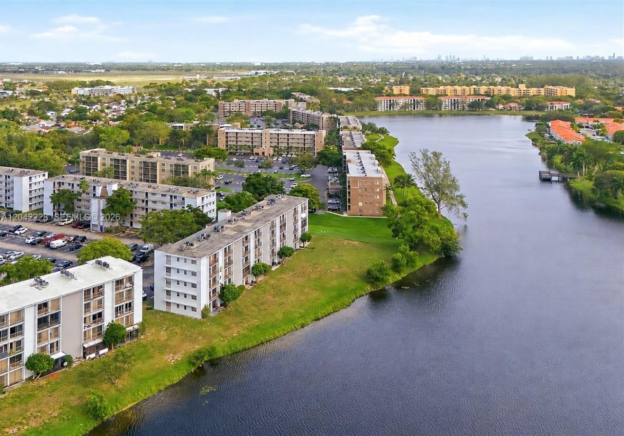 8560 N Sherman Cir , Unit 302, Miramar, FL 33025 Photo