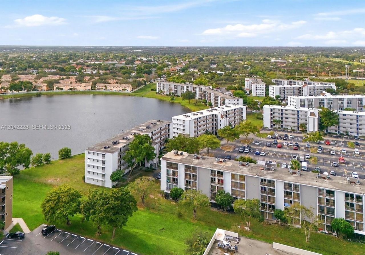 8560 N Sherman Cir , Unit 302, Miramar, FL 33025 Photo