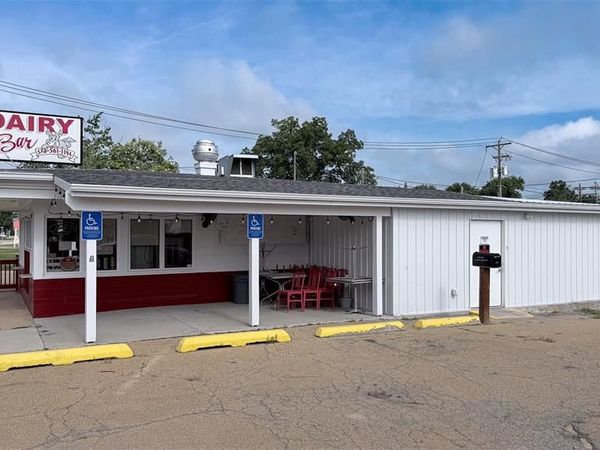 104 W College Avenue , Fredericktown, MO 63645
