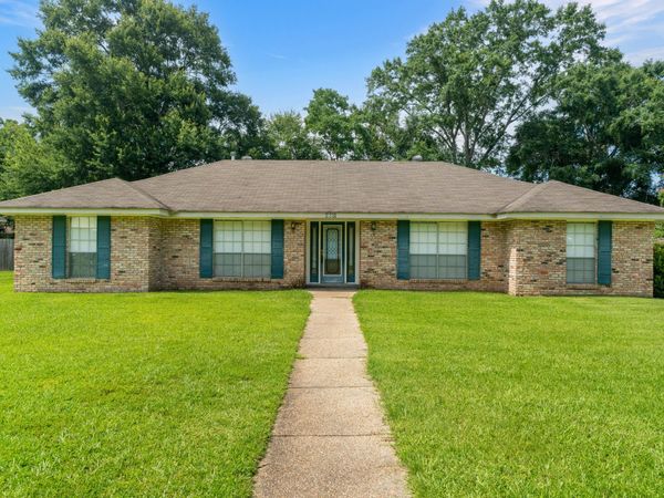 2311 Sunset Dr., Hattiesburg, MS 39402