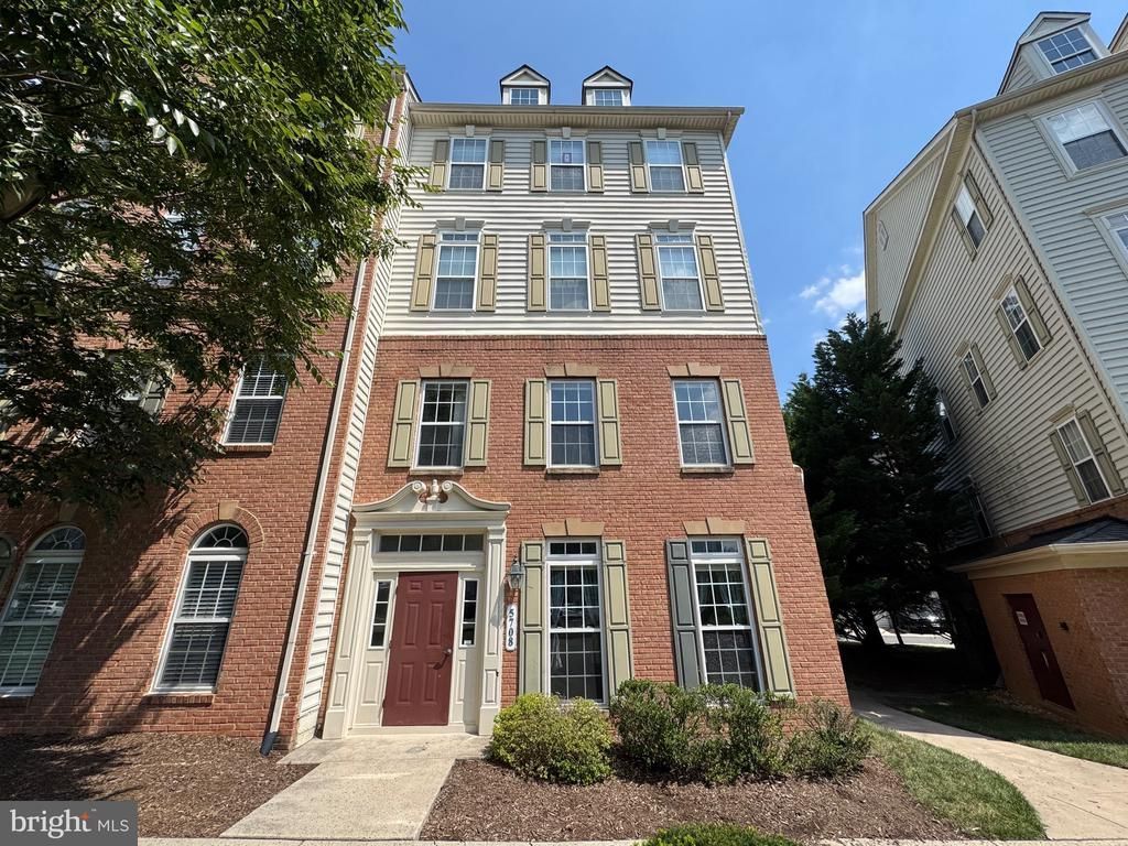 5708 Callcott Way, Unit A, Alexandria, VA 22312 Main Photo