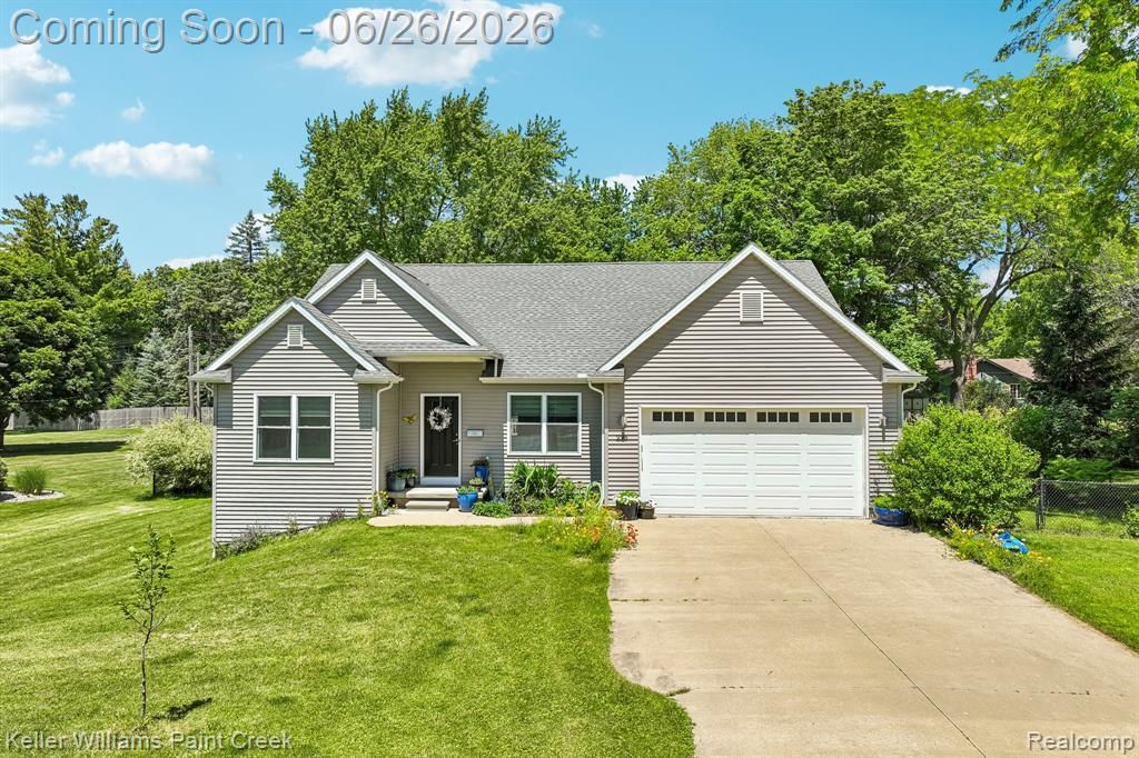 225 E Caledonia Street, Howell, MI 48843 Main Photo