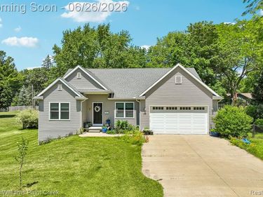 225 E Caledonia Street, Howell, MI 48843
