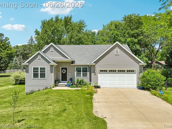 225 E Caledonia Street, Howell, MI 48843