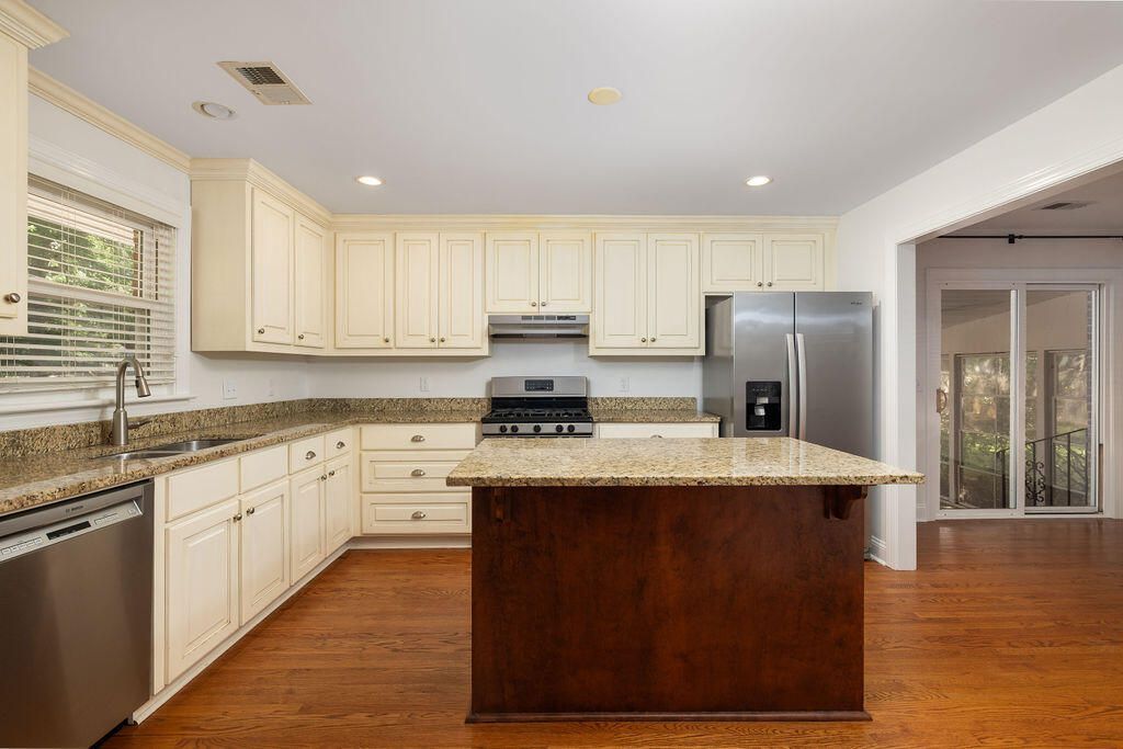 1056 Keats Road Photo 13