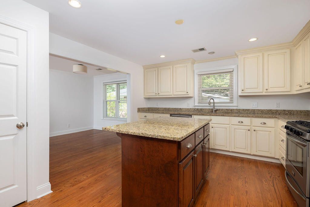 1056 Keats Road Photo 15