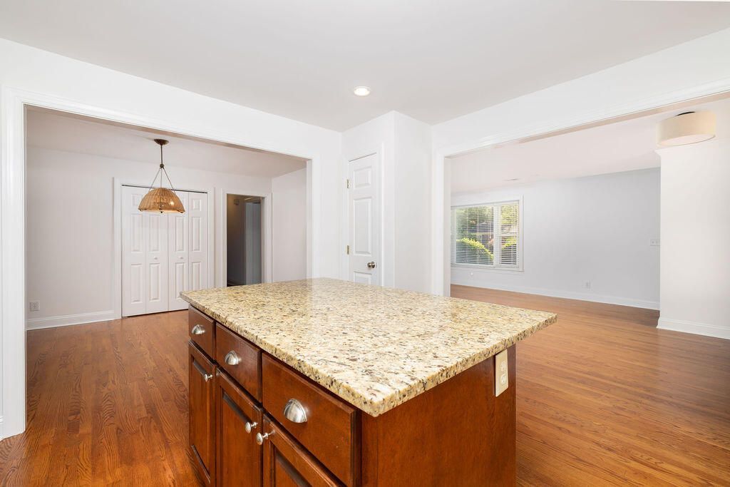 1056 Keats Road Photo 16