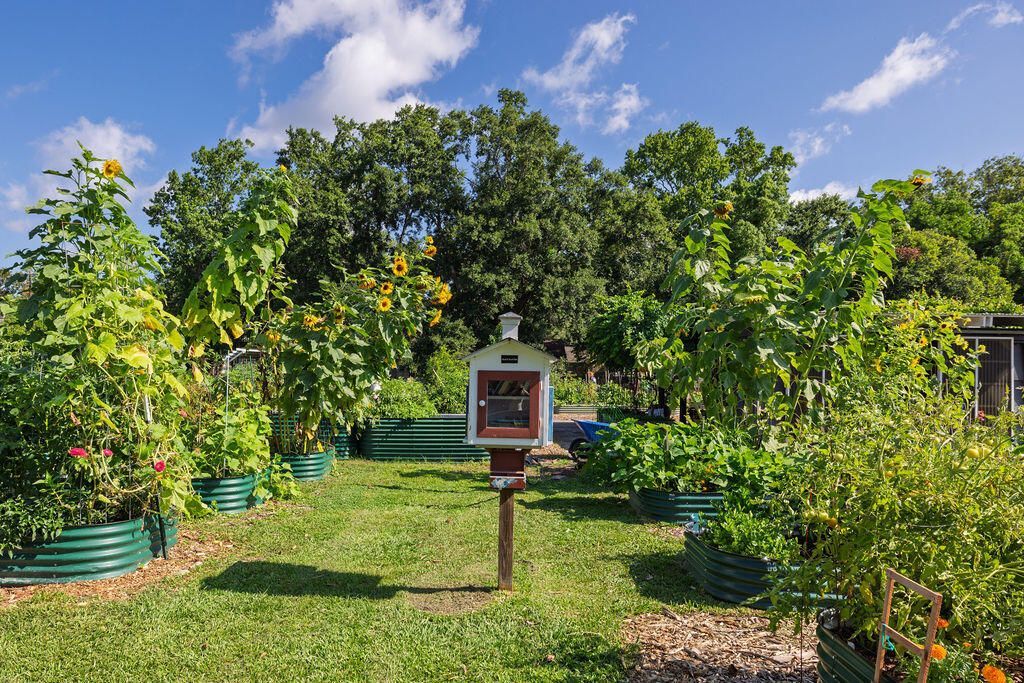 1056 Keats Road Photo 37