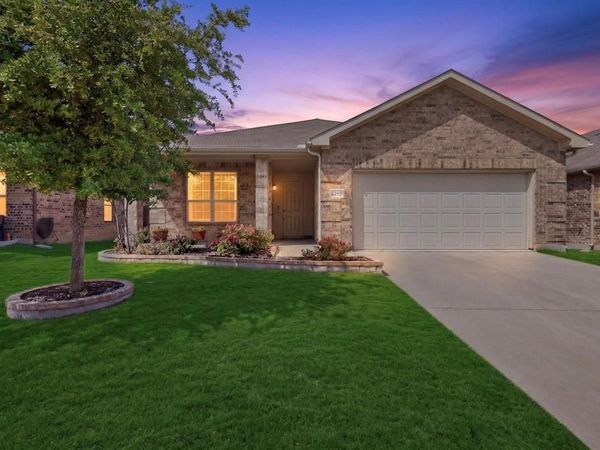 6212 Topsail Drive, Fort Worth, TX 76179