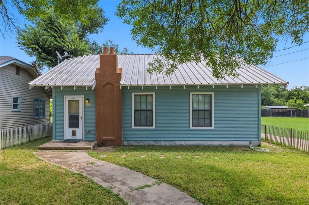 1802 6th Street, Brownwood, TX 76801 Main Photo
