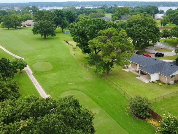 104 Kiowa Drive W, Gainesville, TX 76240