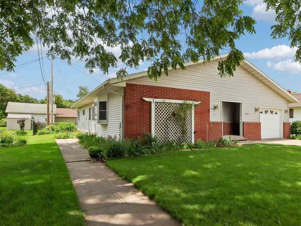 1125 Franklyn Avenue, Marengo, IA 52301