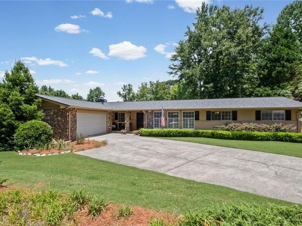 2730 Fontainebleau Drive, Dunwoody, GA 30360