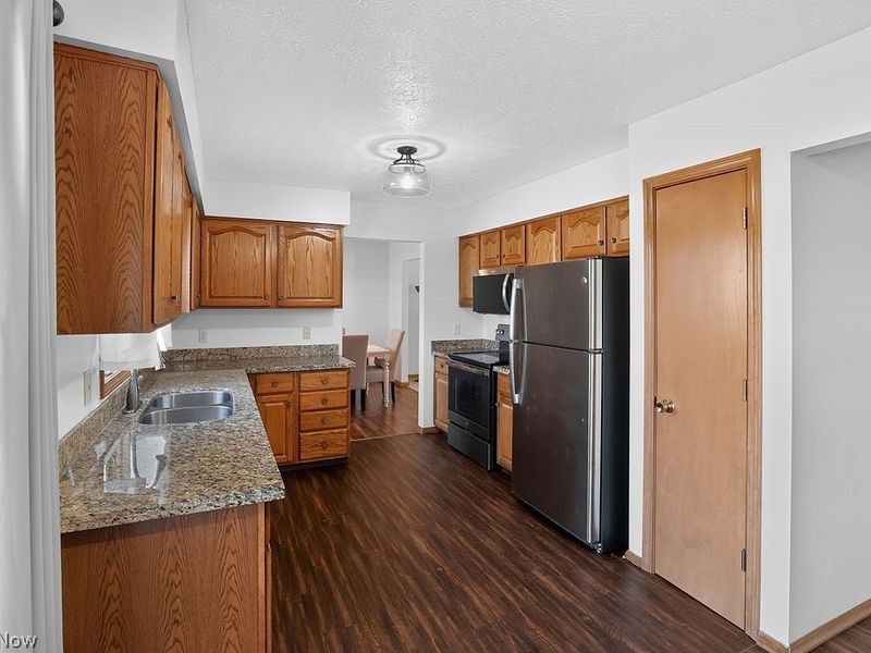 125 Queen Anne Circle, Elyria, OH 44035 Photo 15