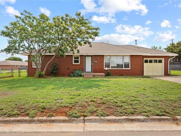 1009 N Illinois Street, Weatherford, OK 73096