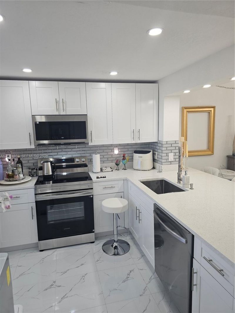 3910 Inverrary Blvd , Unit 703-B, Lauderhill, FL 33319 Photo