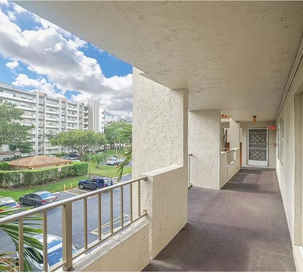 3910 Inverrary Blvd , Unit 703-B, Lauderhill, FL 33319 Photo