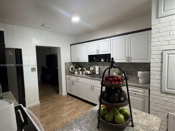 11512 NW 58th Ave , Hialeah, FL 33012