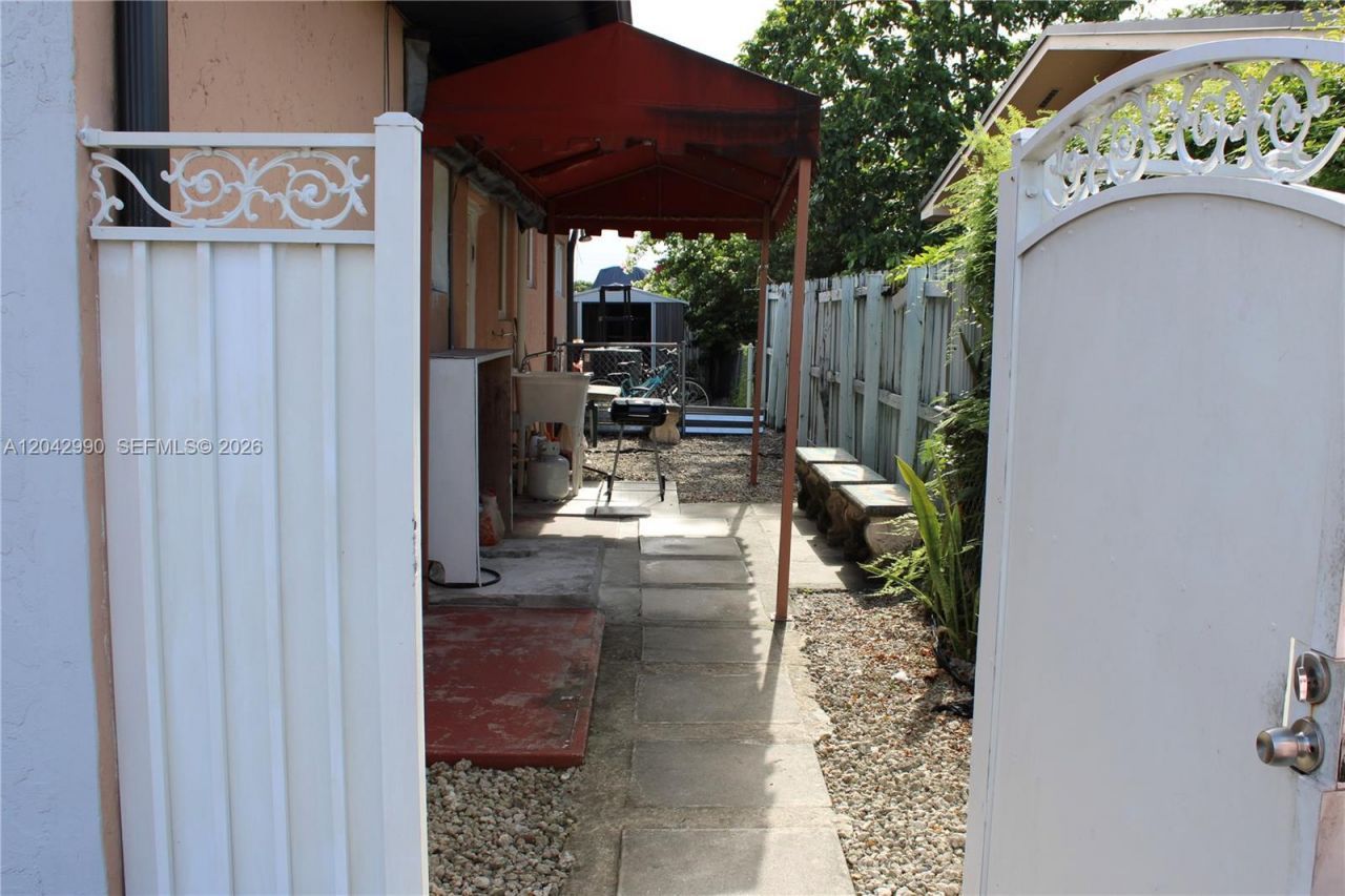 11512 NW 58th Ave, Hialeah, FL 33012 Photo