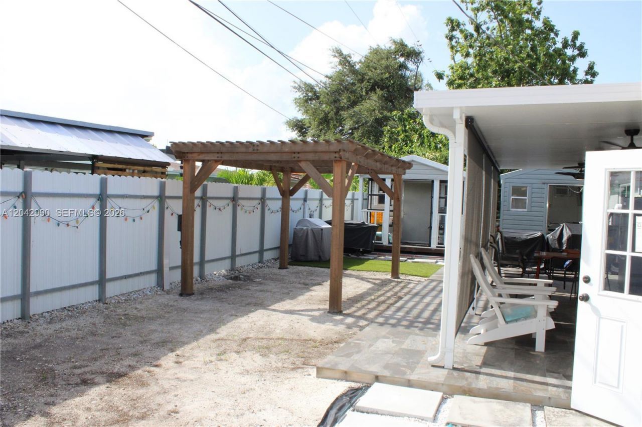11512 NW 58th Ave, Hialeah, FL 33012 Photo