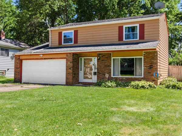 26043 Redwood Dr, Olmsted Falls, OH 44138