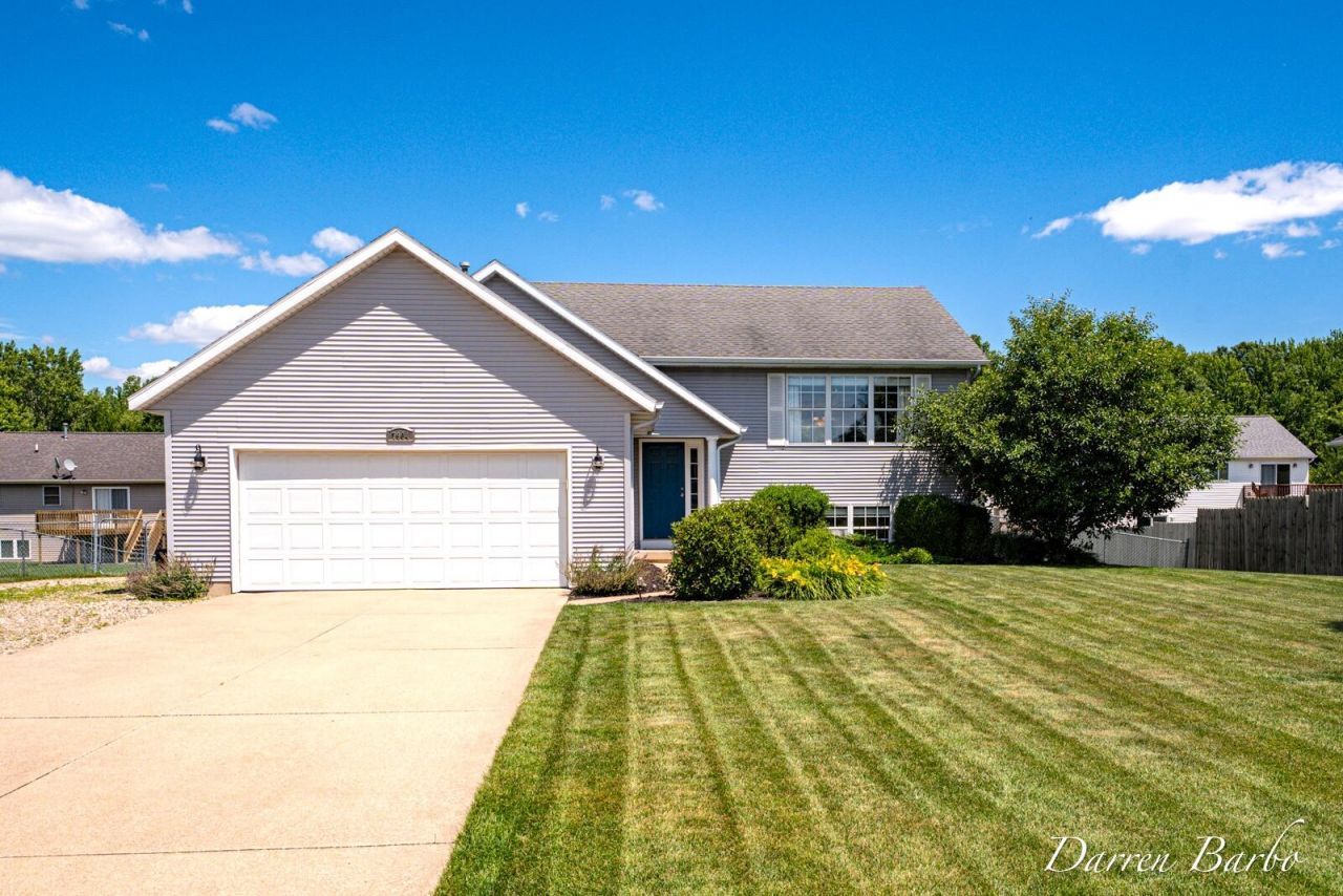 7904 Westside Drive, Hudsonville, MI 49426 Main Photo