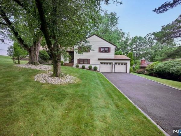 19 Bear Brook Lane, LIVINGSTON, NJ 07039