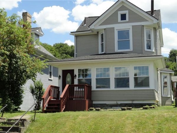 556 Louisiana Avenue , Chester, WV 26034
